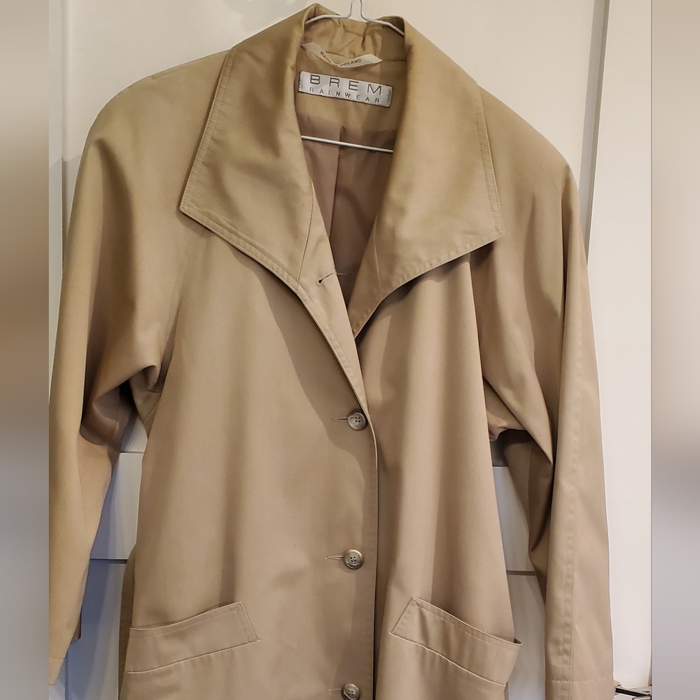Raincoat - Picture 3 of 7